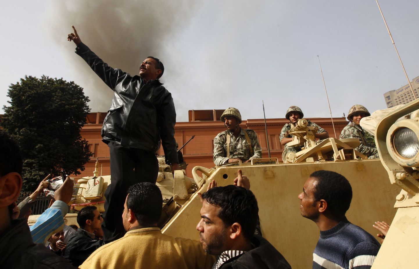 Sõdurid Kairo tänavatel.
