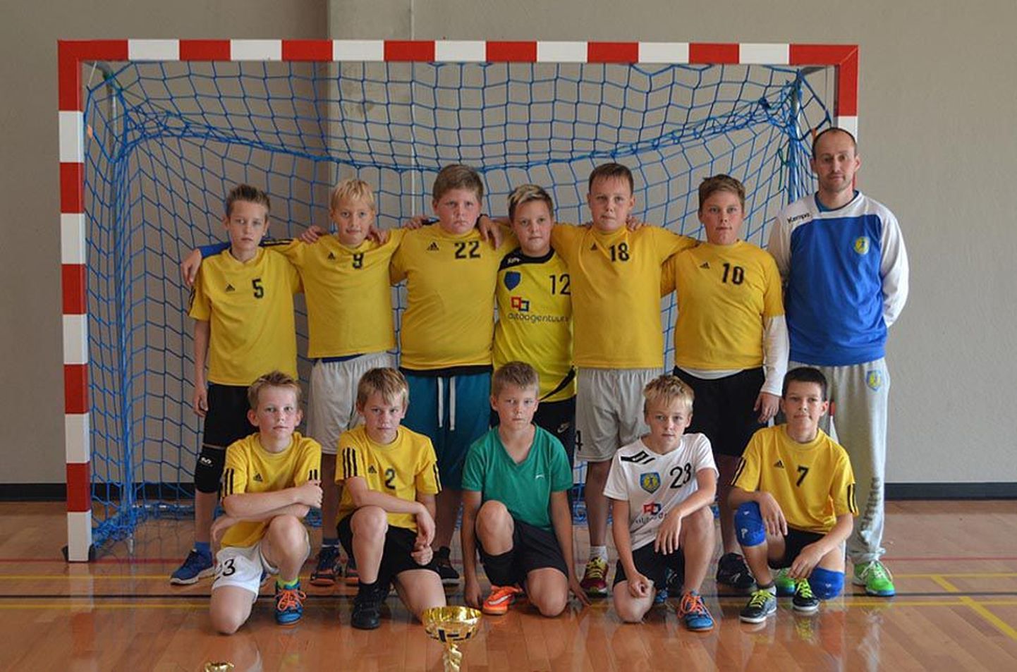 Viljandi spordikooli alla 11-aastaste käsipallimeeskond saavutas treener 
Marko Koksi juhendamisel Eesti karikavõistlustel esikoha.