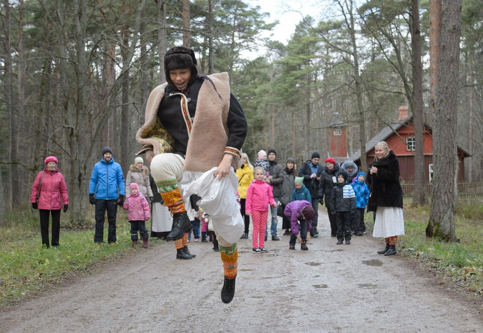 Kadripäevaks valmistumine Vabaõhumuuseumis