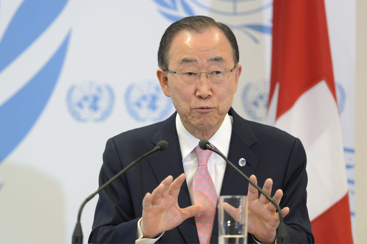 Ban Ki-moon Genfis pressikonverentsil.