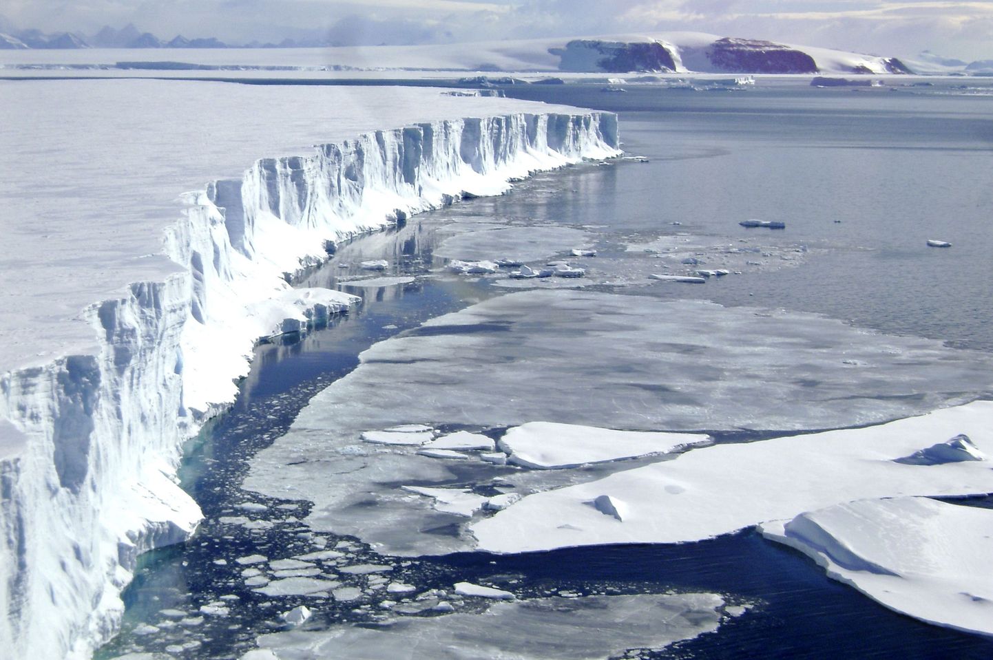 Sulav jääpank Antarktikas.