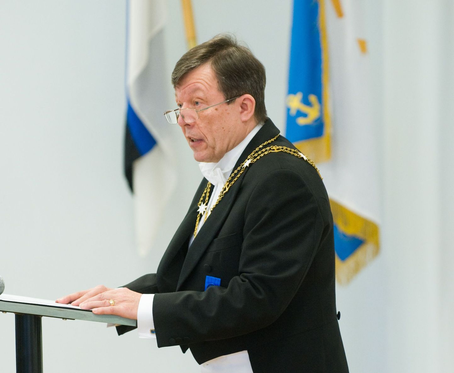 Mereakadeemia veebruaris ametisse vannutatud rektor Heiki Lindpere tunnistab, et Eesti merehariduses on probleeme palju ja akadeemia sees käärib kõvasti.