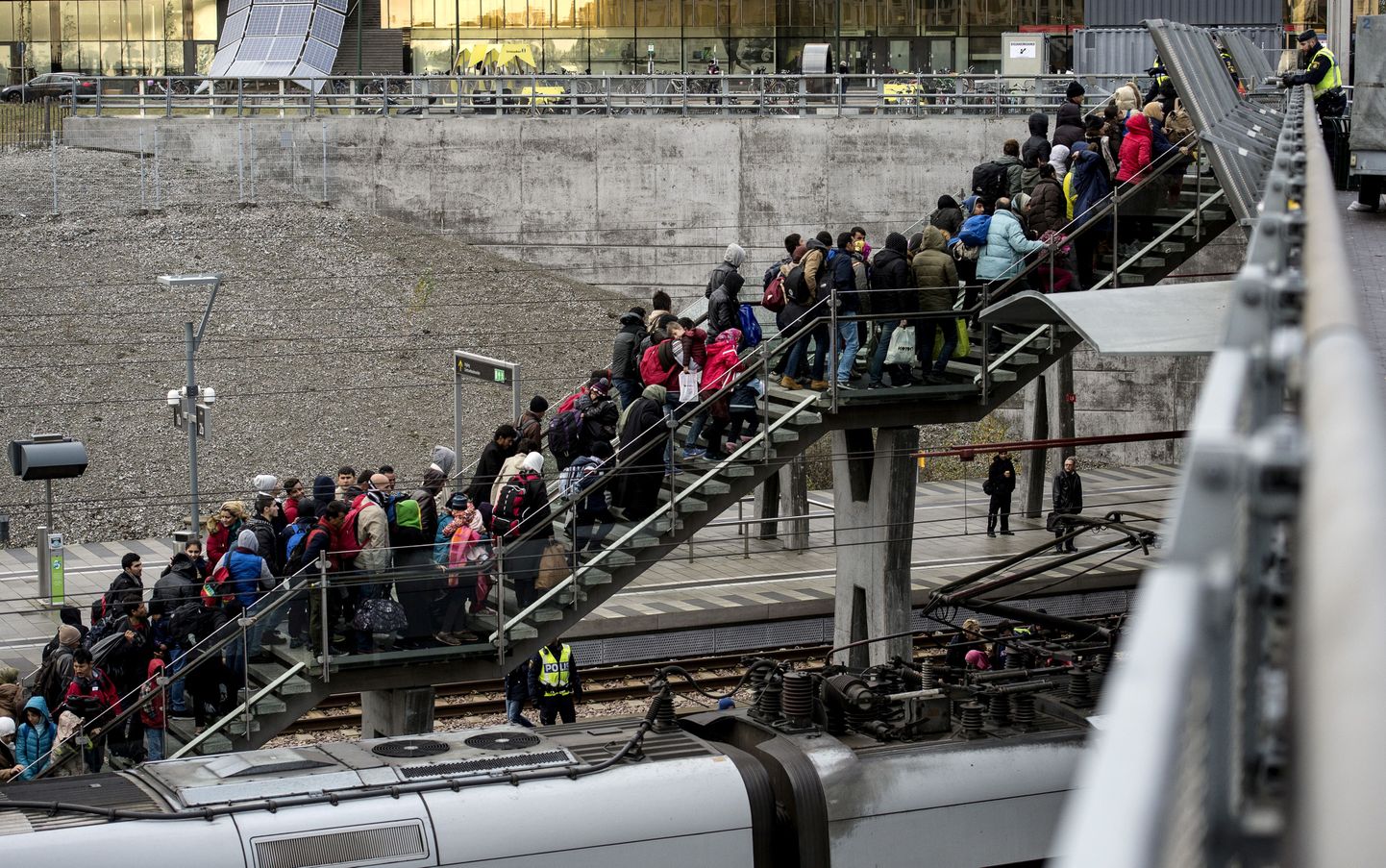 Taanist Rootsi jõudnud asüülitaotlejate massid 2015. aasta sügisel Malmö lähistel.