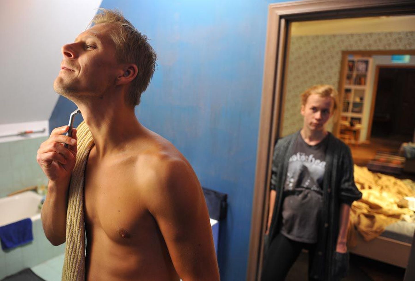 Tambet Tuisk (pildil koos Evelin Pangega) mängivad peaosi uues eesti mängufilmis «Deemonid».