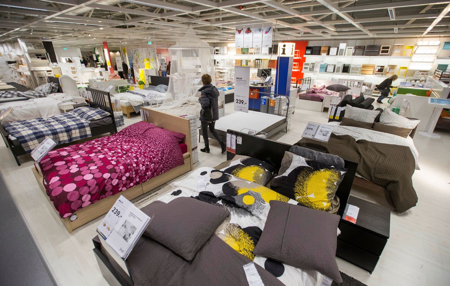 Кровати в Ikea.