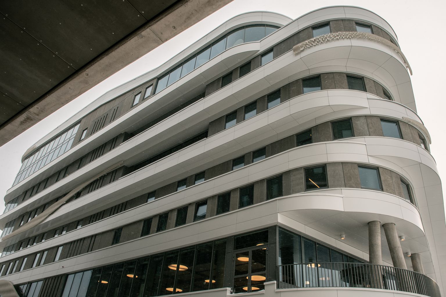 Foto: Atklāj LU Akadēmiskā centra jauno Zinātņu māju