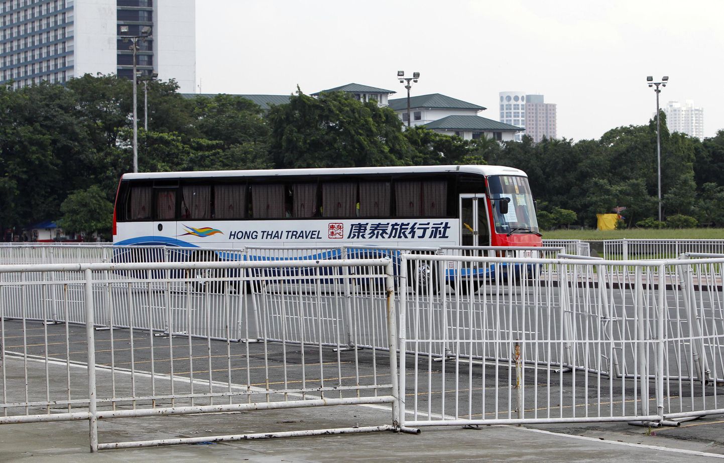 Ekspolitseiniku poolt röövitud turismibuss Manilas
