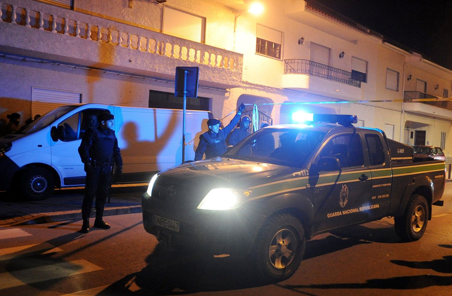 Portugali politsei restorani ees, kus kurjategija inimesi pantvangis hoidis