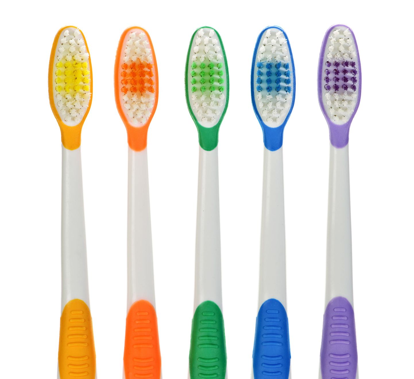 Hammaste pesemisemiseks võiks valida tavalise väikese peaga hambaharja.