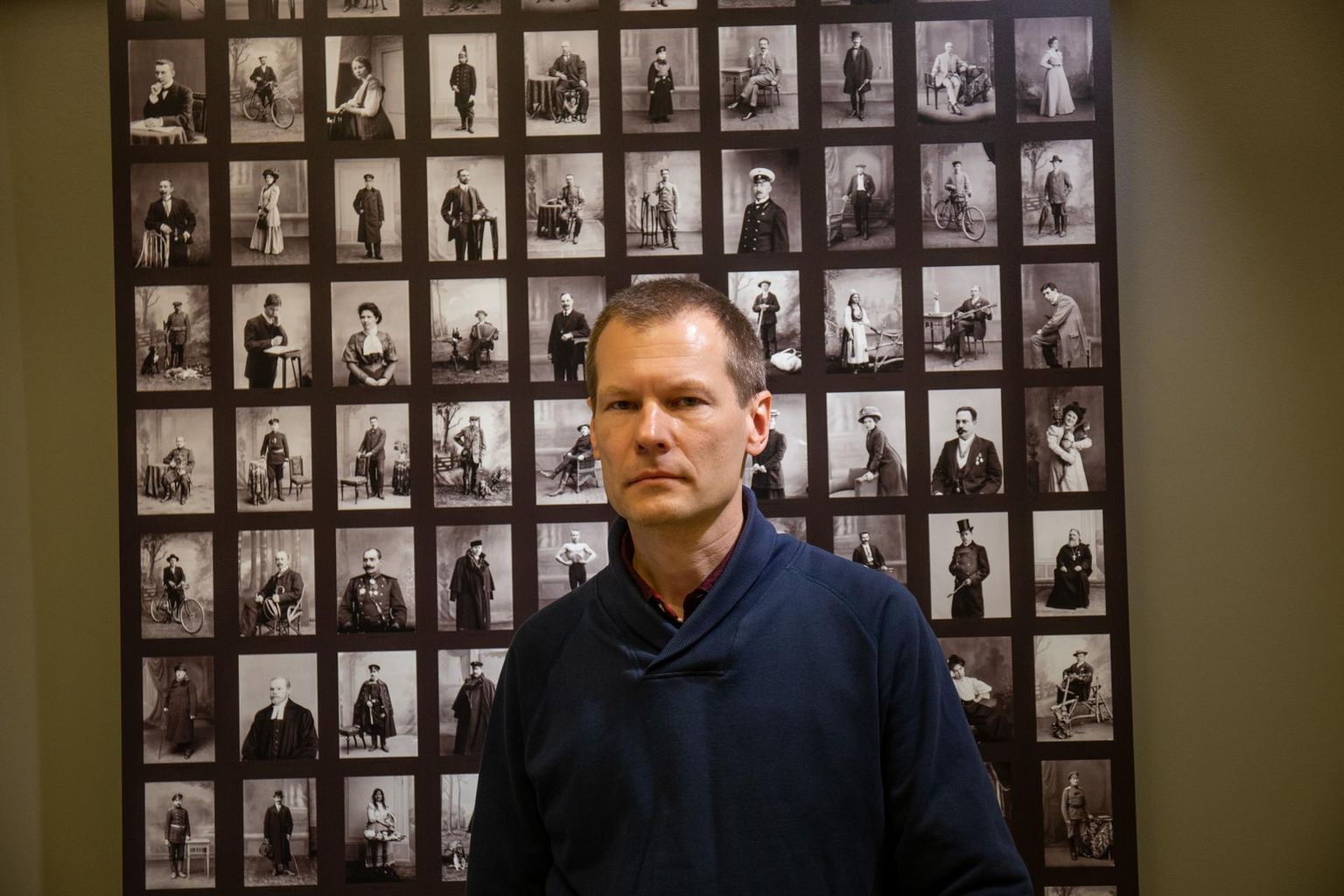 Suuremas osas fotodel põhinev väljapanek püüab anda ettekujutuse elust Viljandis XIX sajandi viimasest veerandist kuni 1917. aastani. Üks näituse koostajaid Herki Helves peab seda perioodi väga huvitavaks.