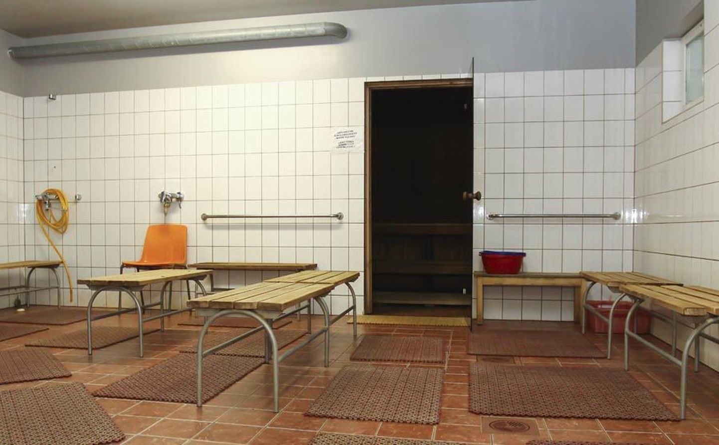 Osaühingule Ingeri Haldus kuuluvas saunas käisid eelmise aasta lõpuni päevakeskuse kliendid. Kuu lõpuni, kui linnasauna uuendatakse, saavad seda kasutada teisedki linlased.