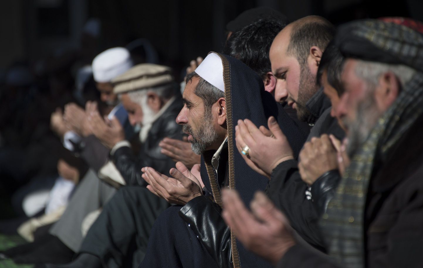 Palvetavad mehed Kabulis.