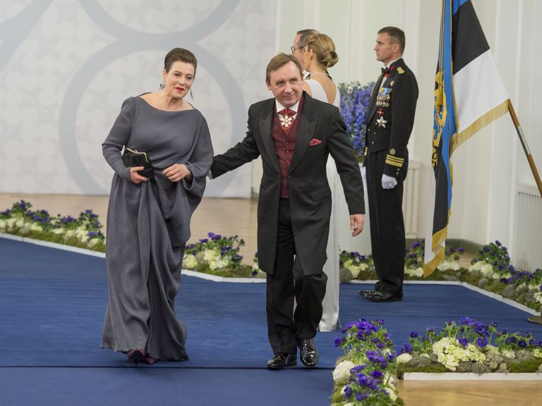 Parima naispeaosatäitja auhinna laureaat, näitleja Anne Reemann ja lavastaja Elmo Nüganen.