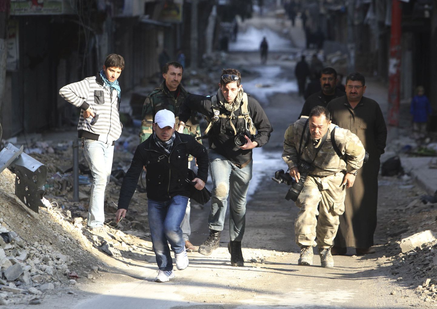 Ajakirjanikud lahingutest laastatud Aleppos