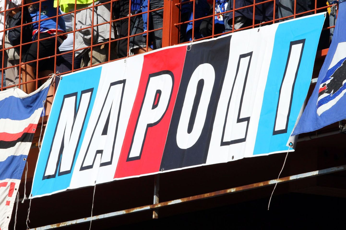 Napoli jalgpallimeeskonda süüdistatakse pettuses.
