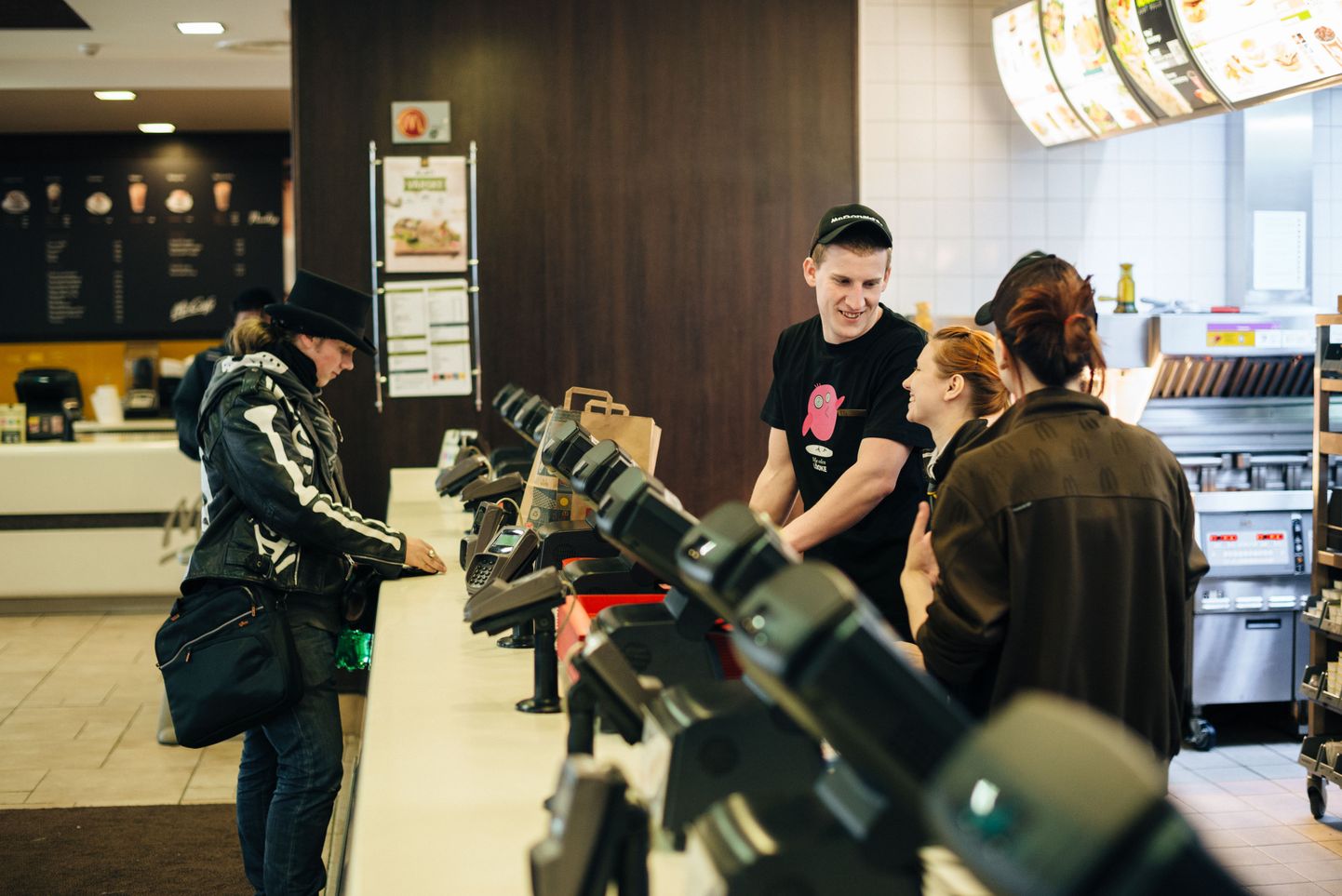 McDonald’s создаст почти 200 рабочих мест для молодежи.