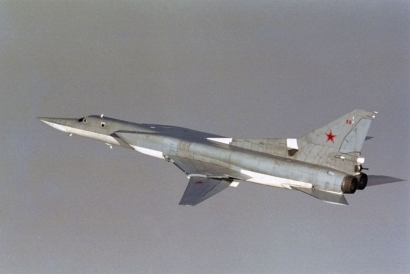Venemaa kindralstaap tunnistas kahe lennuki kaotust - alla on tulistatud Su-25 ja Tu-22 (pildil).