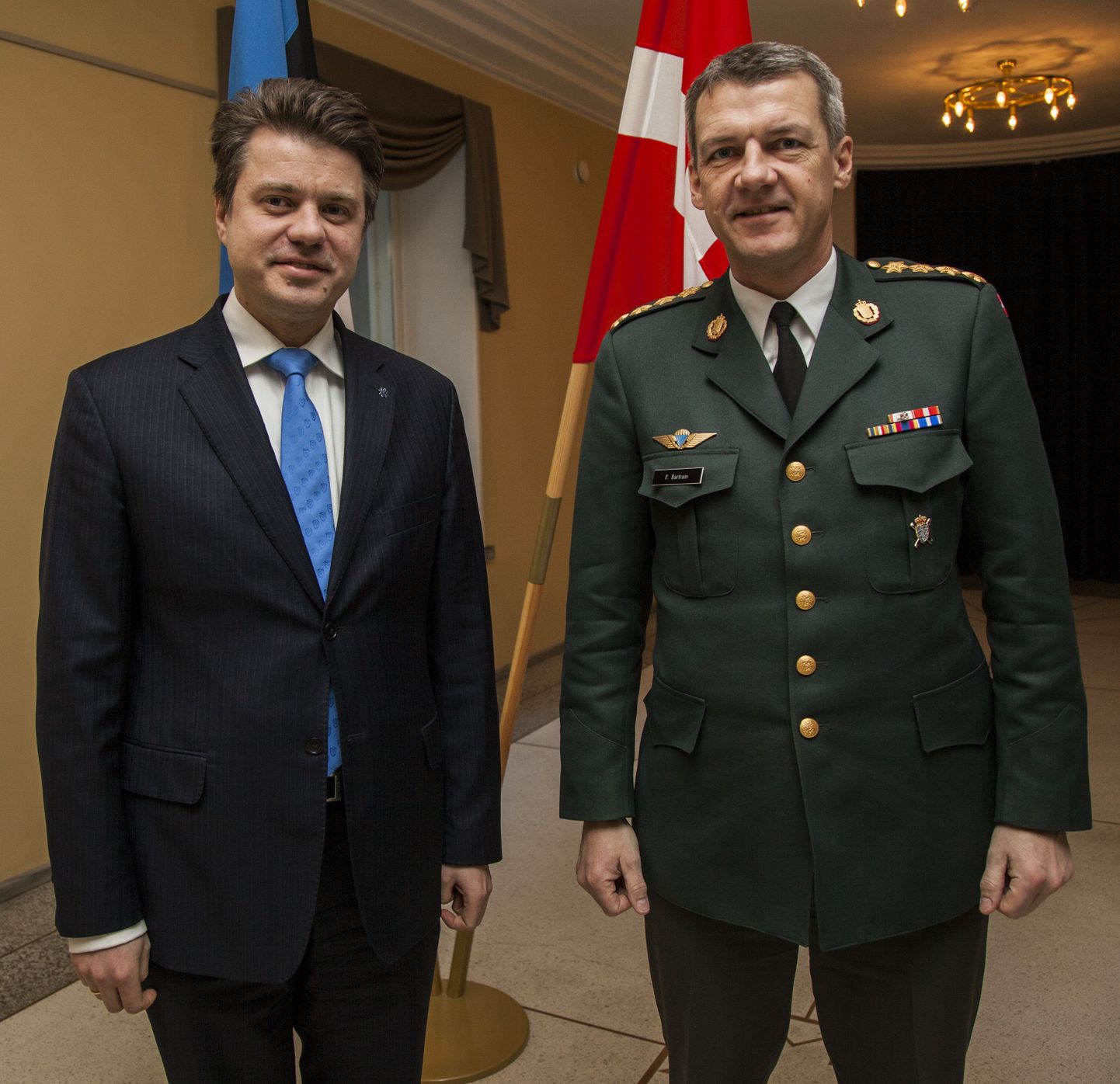 Kaitseminister Urmas Reinsalu ja Taani kaitseväe juhataja kindral Peter Bartram täna kaitseministeeriumis.