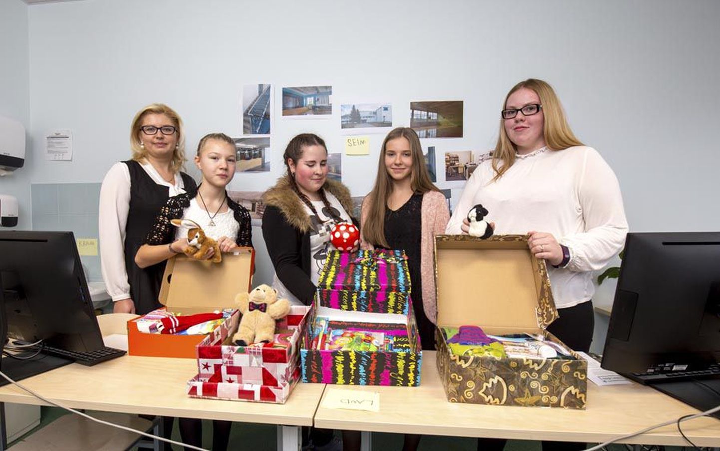 Jakobsoni koolis panid esimestena kingikarbi kokku (vasakult) Irina Rakuta, Regina Univer, Caroline Homik, Laura-Liisa Sell ja Iris Olivia Tamm.