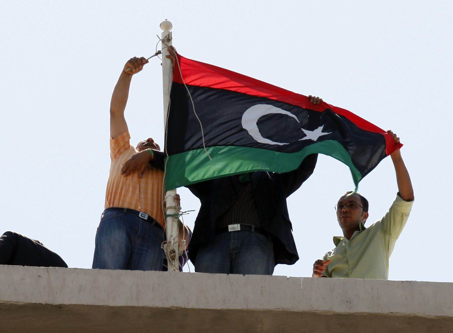 Повстанцы в Ливии празднуют победу.