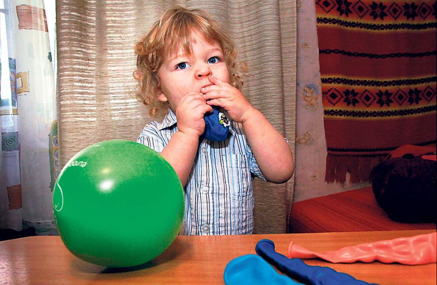 Iga lapsevanem teab niigi, et kui õhupall pisikese põnni kätte anda, peab tal silma peal hoidma.