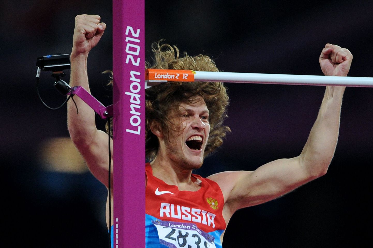 Ivan Uhhov rõõmustab pärast Londoni olümpiamängudel kuldmedali võitmist.