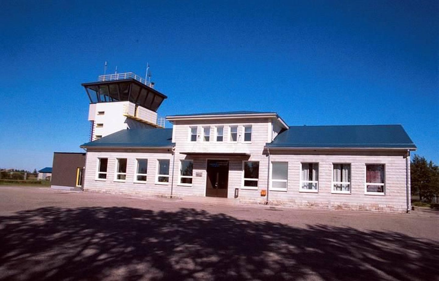 Вид на здание Курессаареского аэропорта