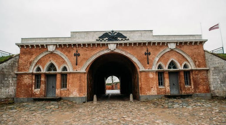 Николаевские ворота Даугавпилсской крепости 