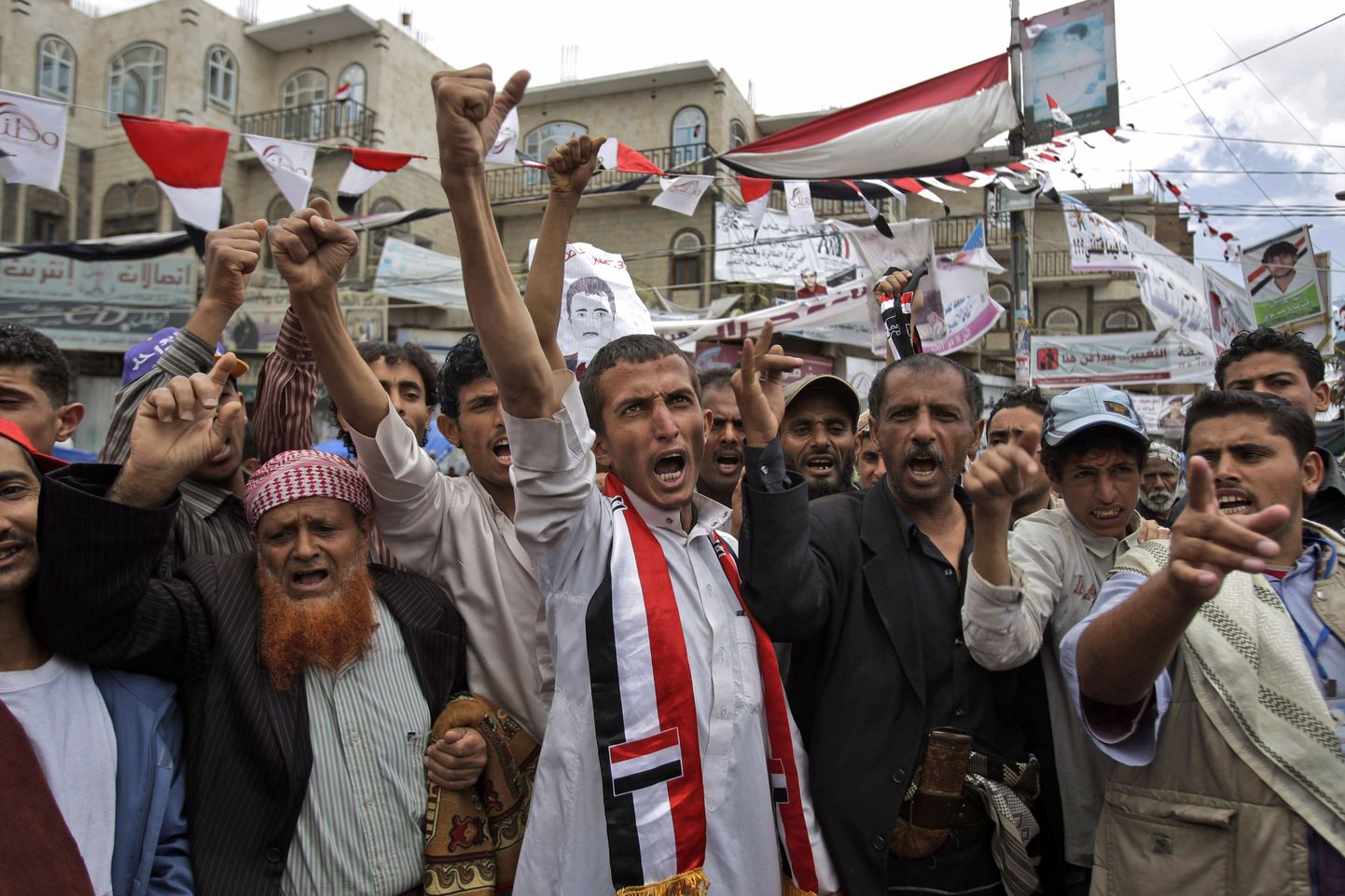 Valitsusvastased meeleavaldajad eile Sanaas.