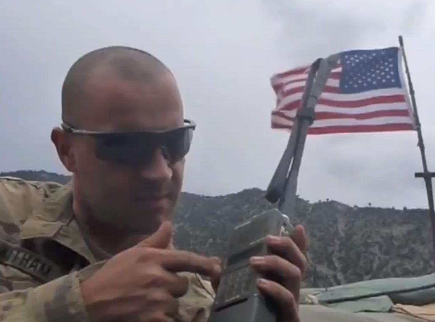 Afganistanis Kunari provintsis olevad USA sõdurid tegid endast video, millel nad laulavad Carly Rae Jepseni pala «Call Me Maybe»