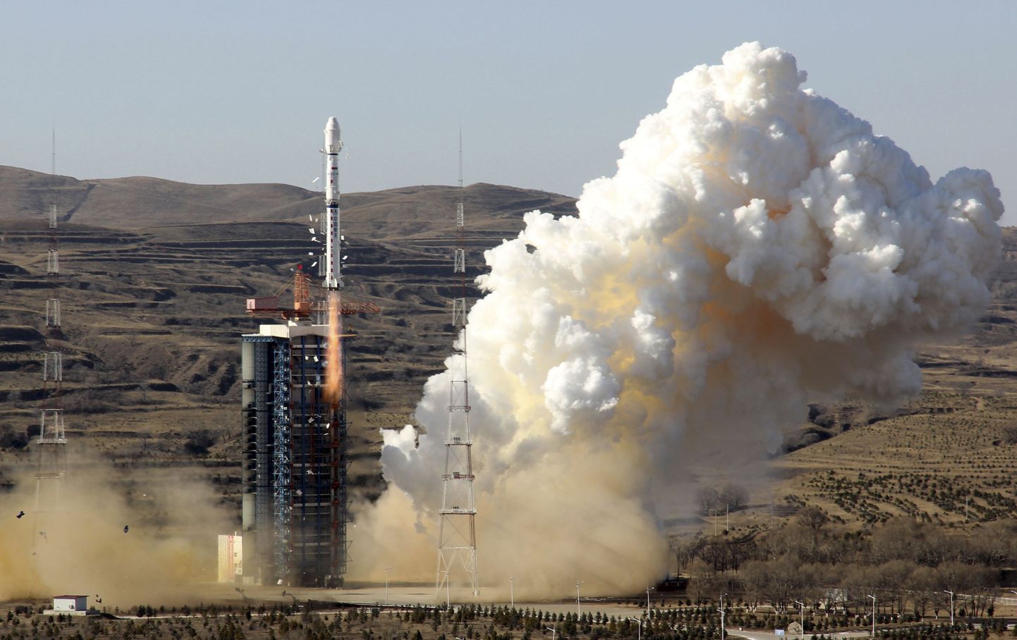 Rakett Long March-4B koos satelliidiga  CBERS-4 saadeti teele 7. detsembril  Taiyuanist (Shanxi provints).