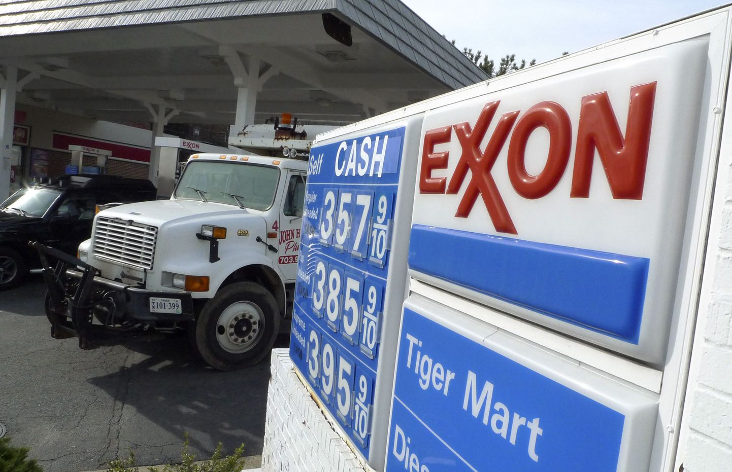 USA suurima naftatootja Exxon Mobili kütusetankla.