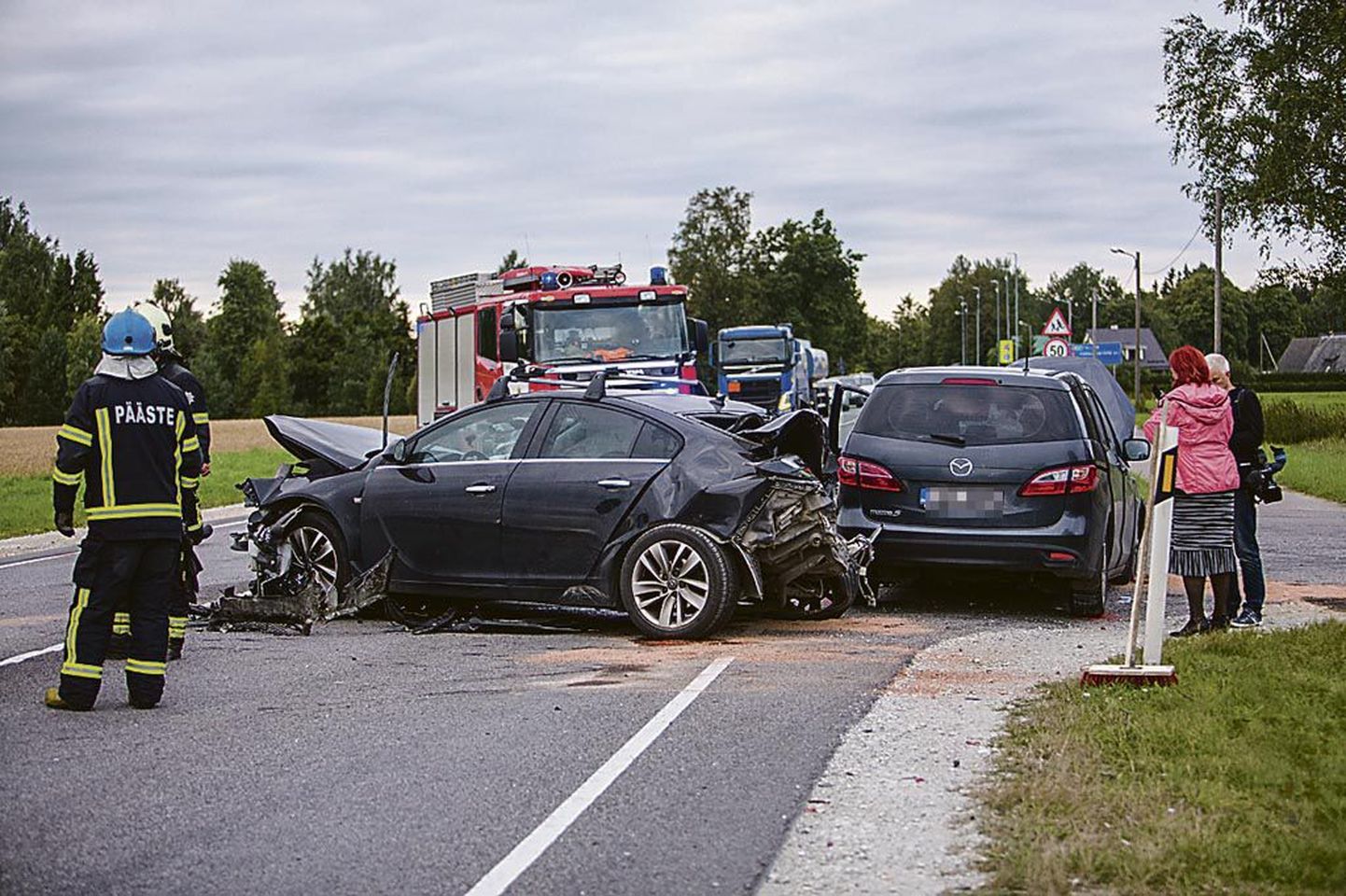 Kolme auto kokkupõrge üleeile õhtul häiris liiklust Tallinna–Pärnu–Ikla maanteel Ares.