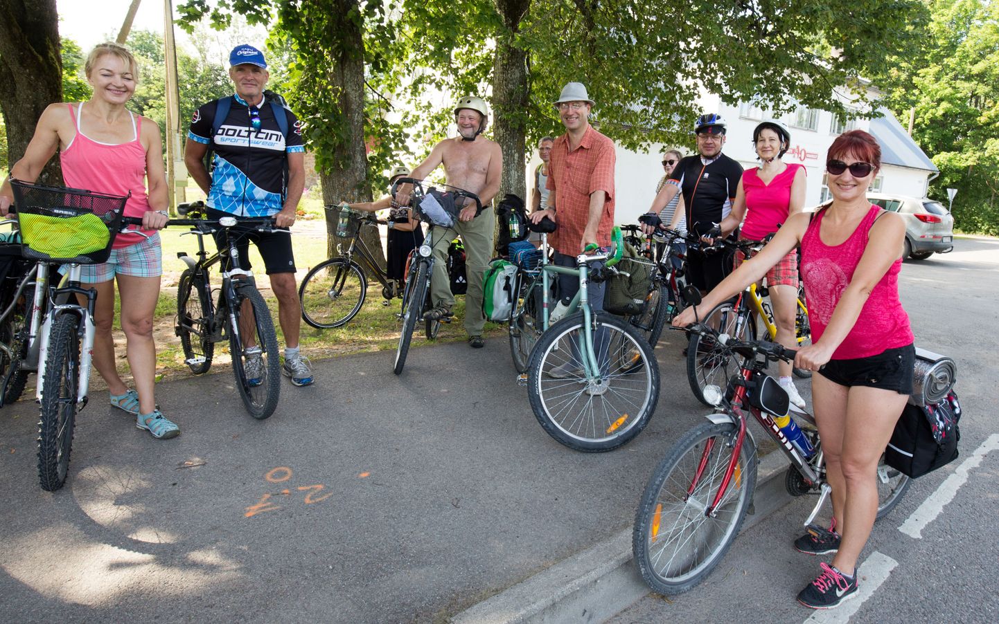 Seiklejate klubi jalgrattamatkast osavõtjad Paistus