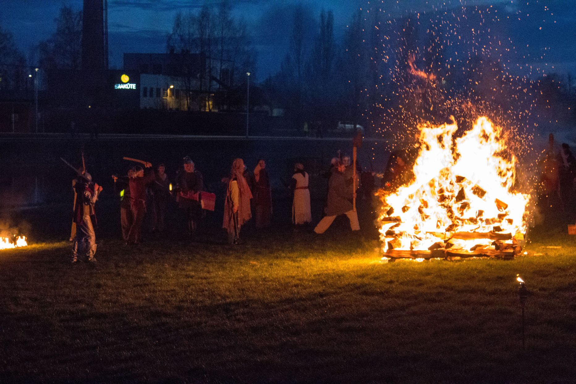 Lõkke tegemisel tasub jälgida, et see oleks ohutu.