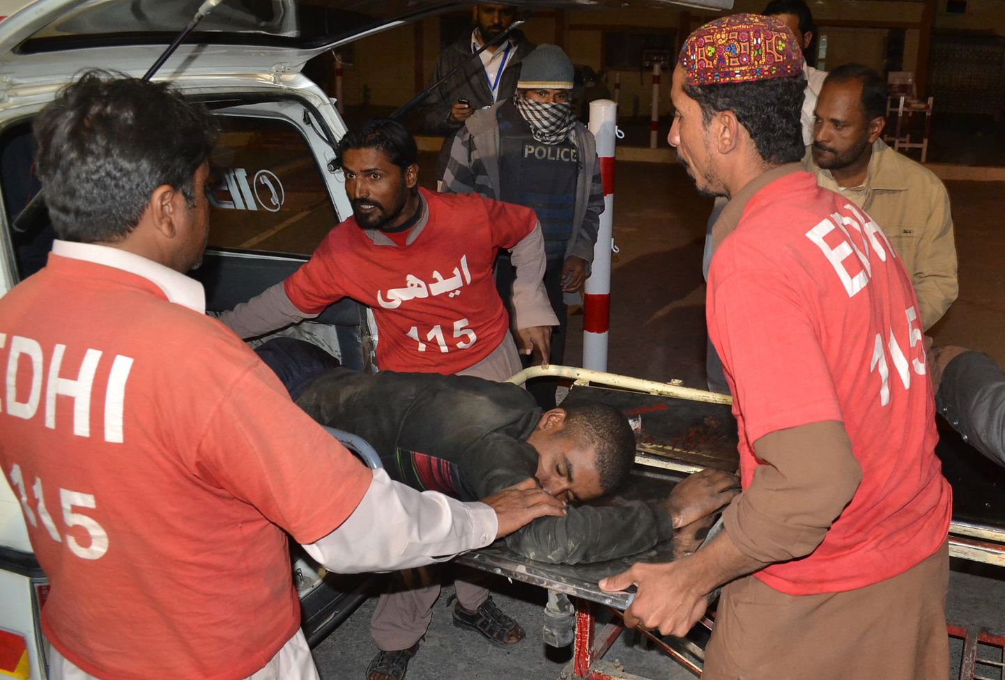 Rünnakus haavata saanud mees viiakse Quetta haiglasse.