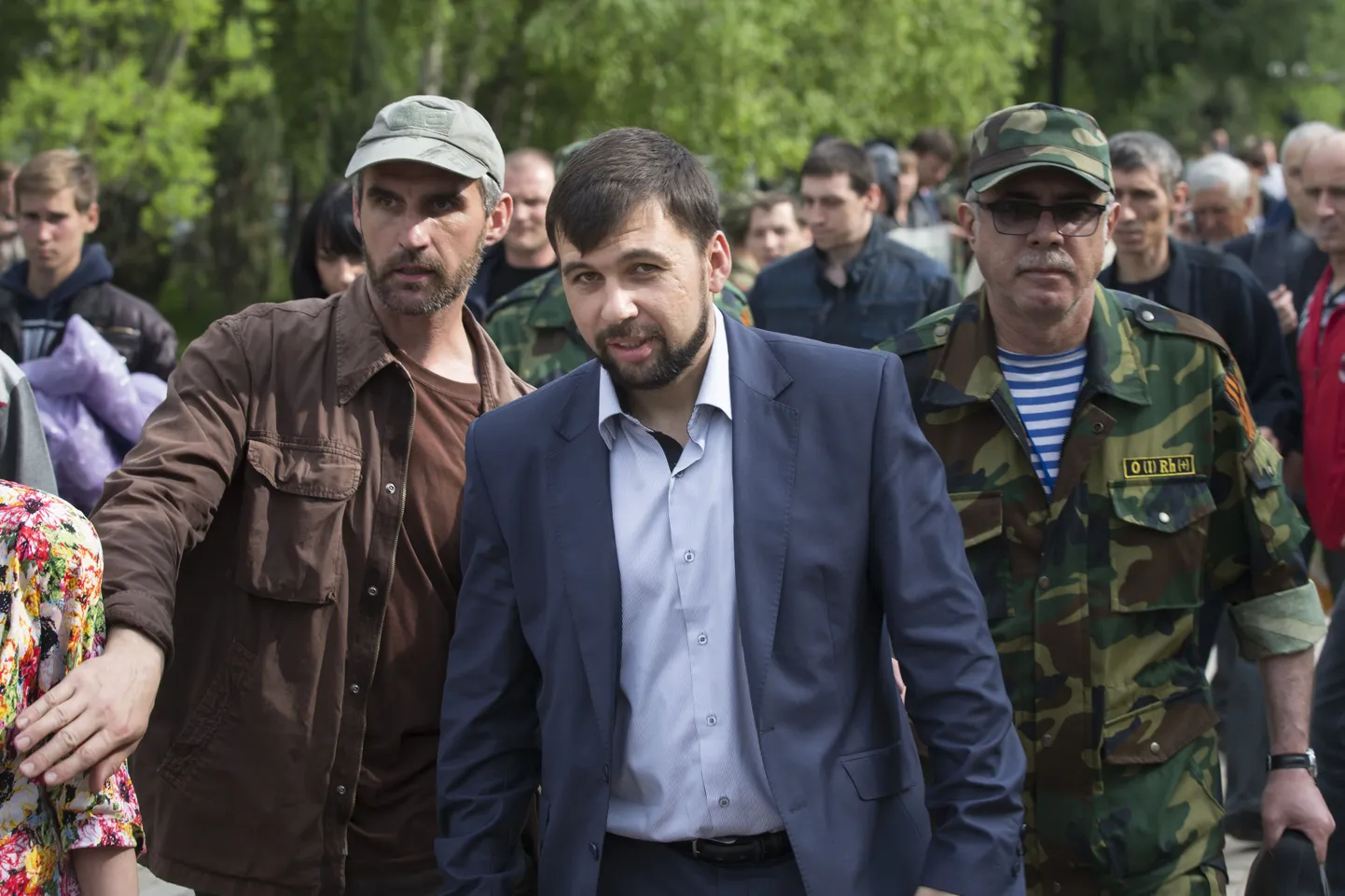 Donetski separatistide liider Deniss Pušilin (keskel).