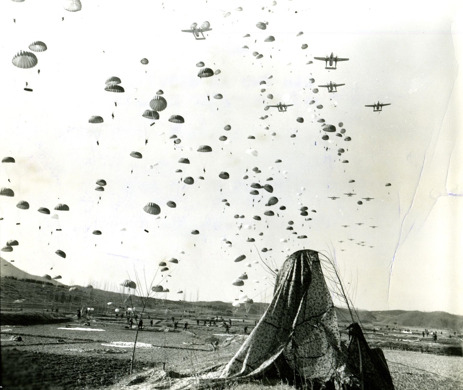 Ameerika sõdurite saabumine vaenlase tagalasse 1951. aasta märtsis Munsani piirkonnas.