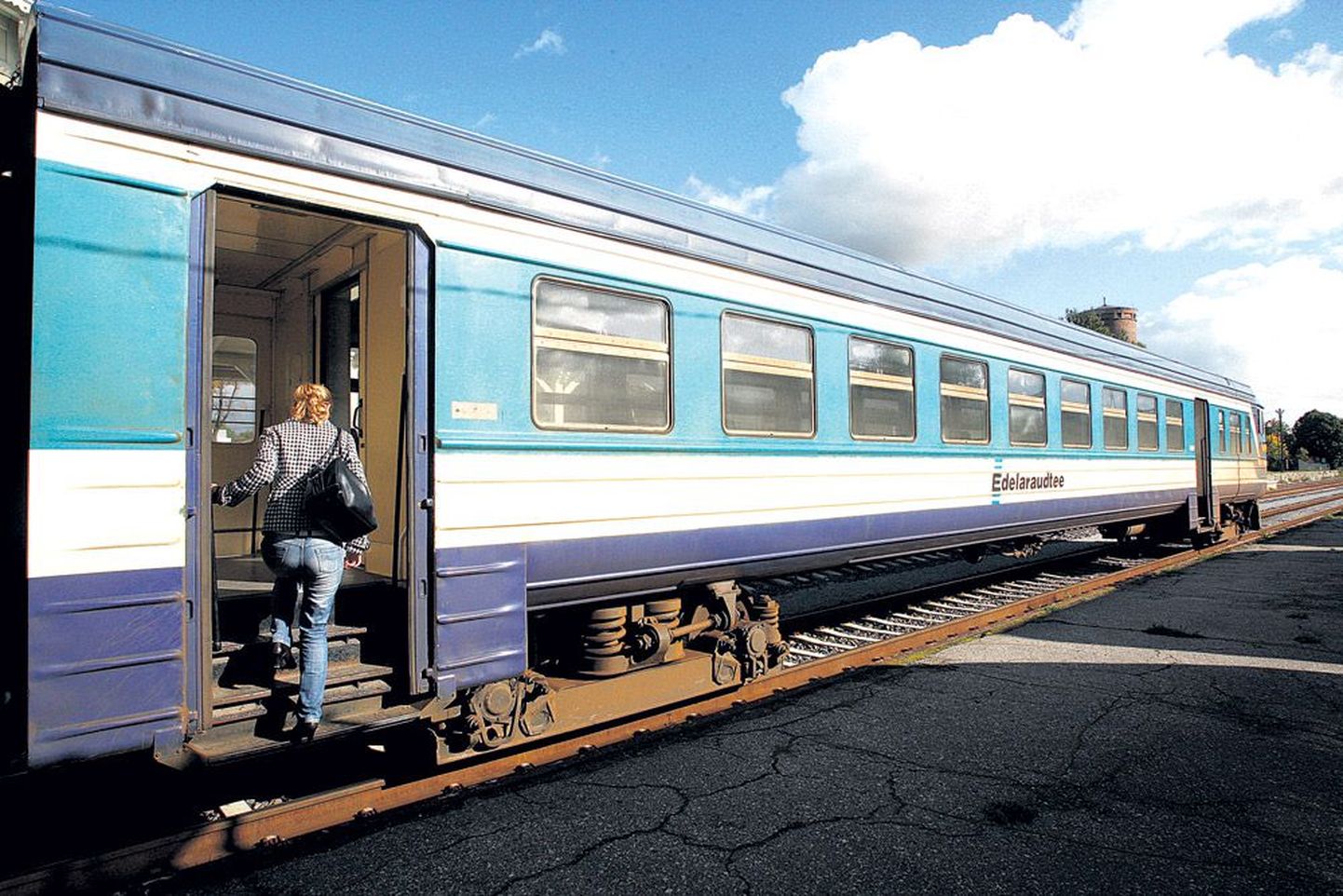 1980. aastail Riias ehitatud diiselrongid hakkavad 2010. aastal sõitma Tartu–Valga liinil kaks korda päevas.
