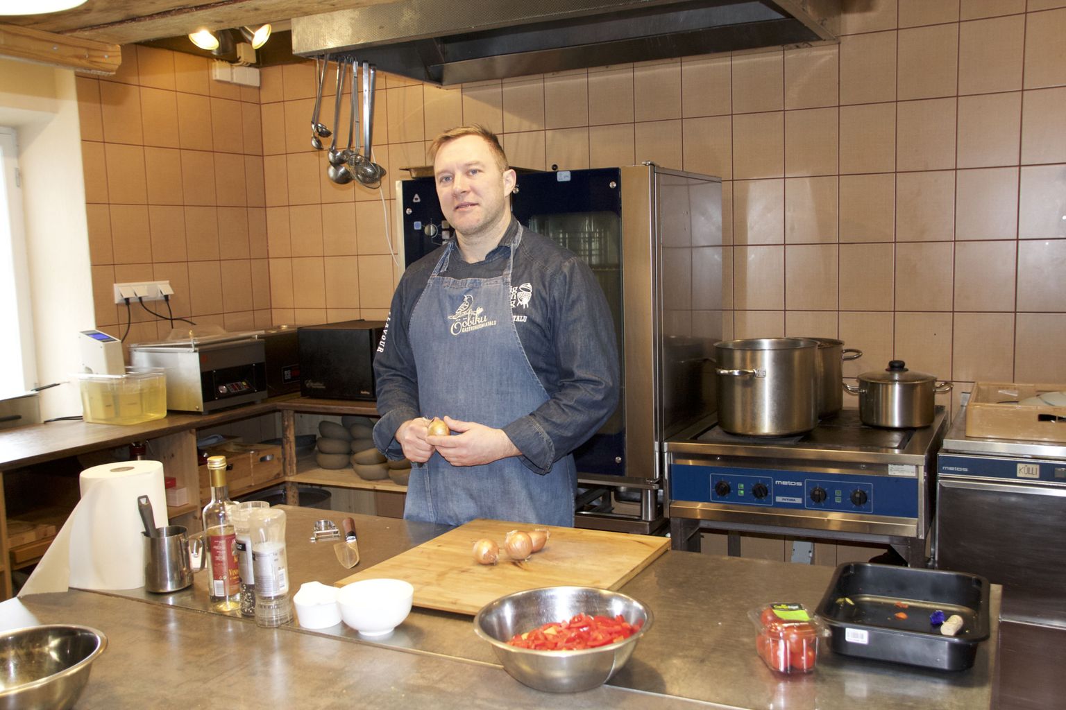 Ööbiku gastronoomiatalu peremees Ants Uustalu tahab, et Raplamaalgi oleks, kuhu tulla ning head toitu ja veini nautida.