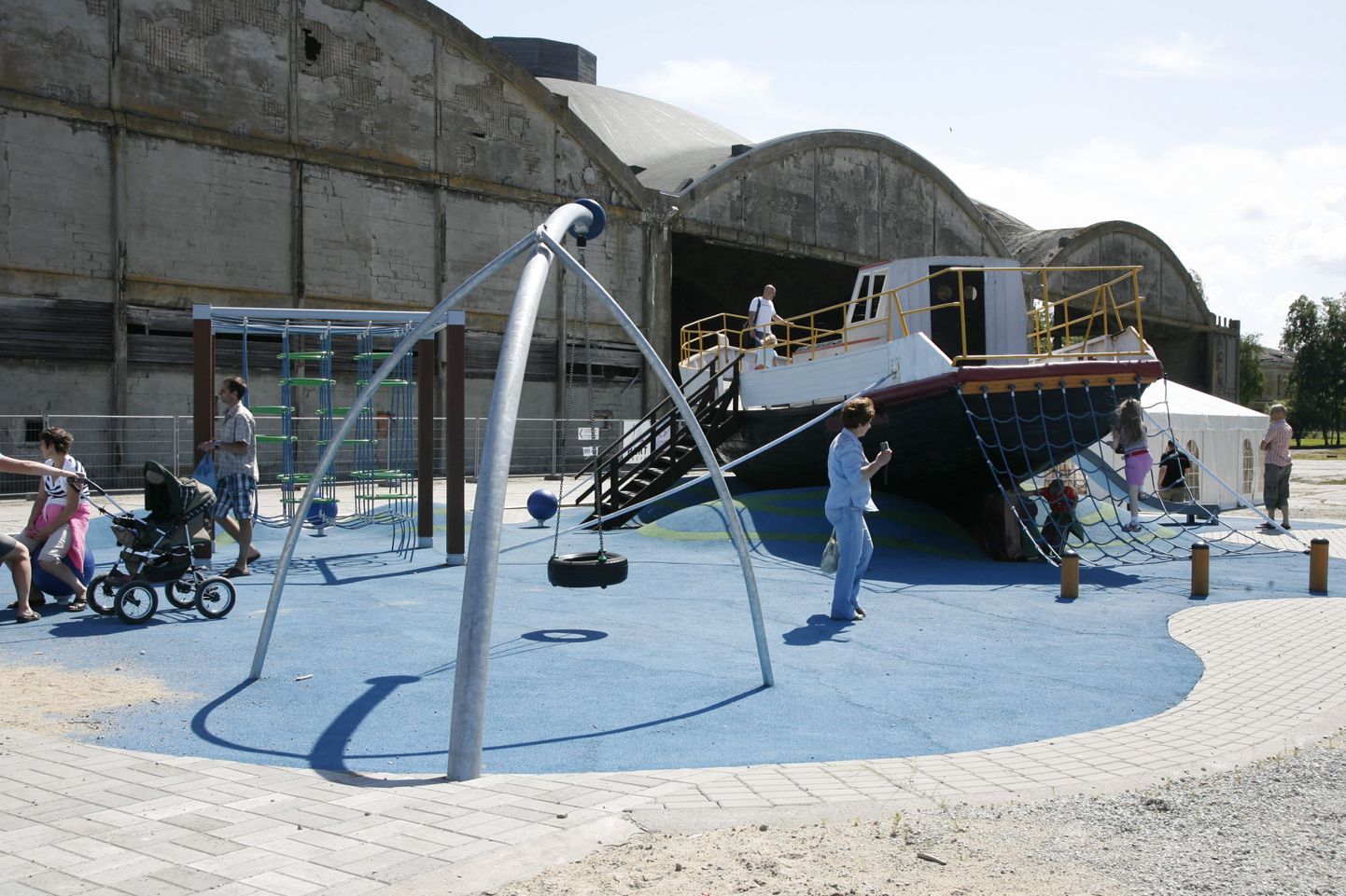 Laste jaoks on Lennusadamas mereteemaline mänguväljak.