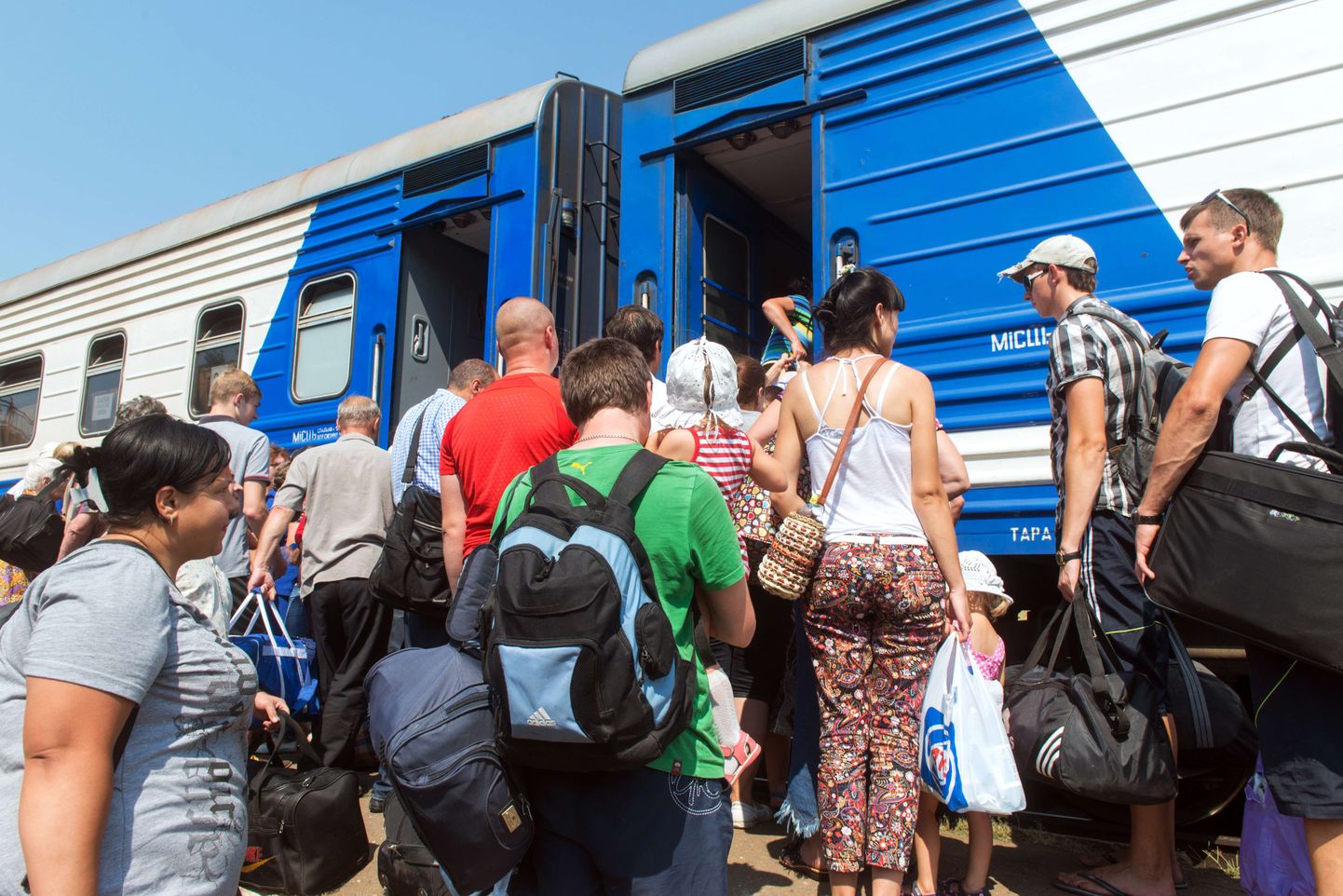 Luganski oblastis asuva Svatovo linna elanikud põgenesid möödunud nädalal piirkonnast erirongiga.
