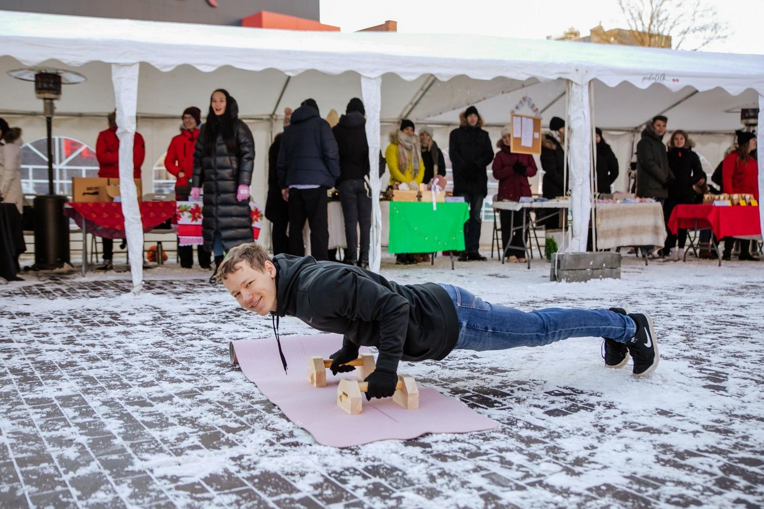 Õpilasfirmade jõululaadalt leidis palju põnevat kraami.