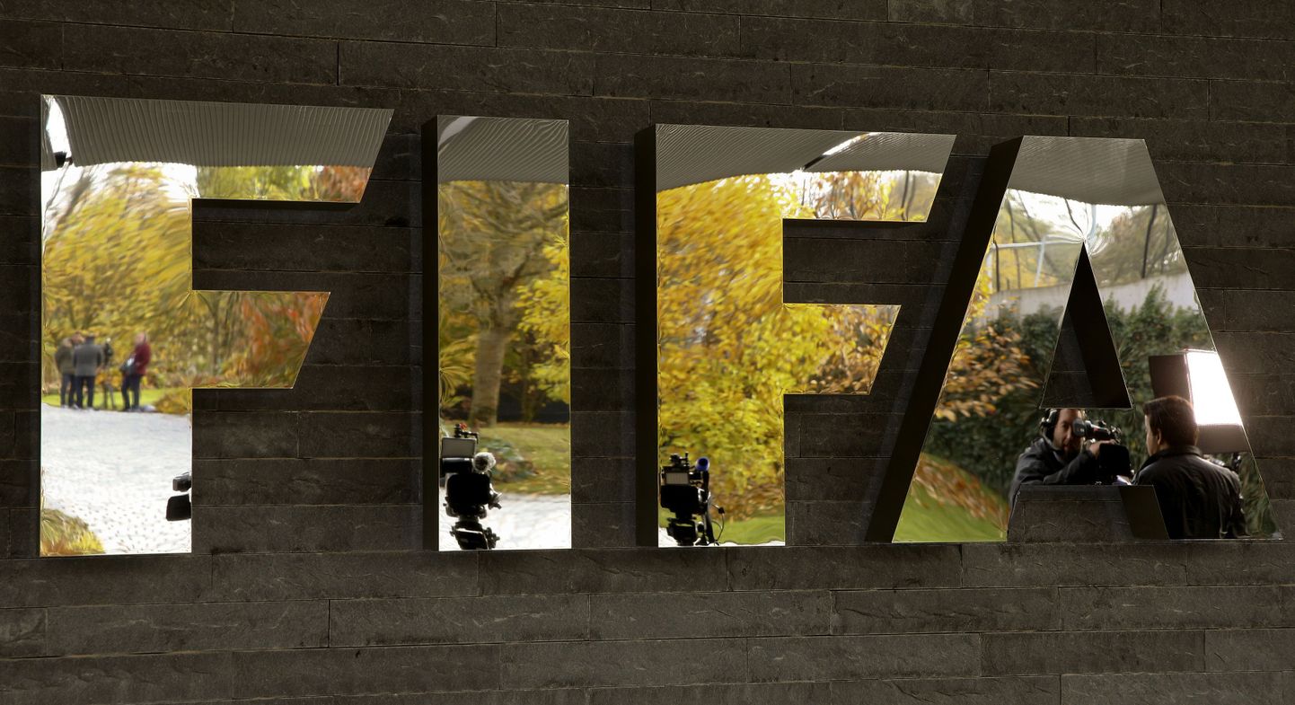 FIFA logo peakorteri hoonel.