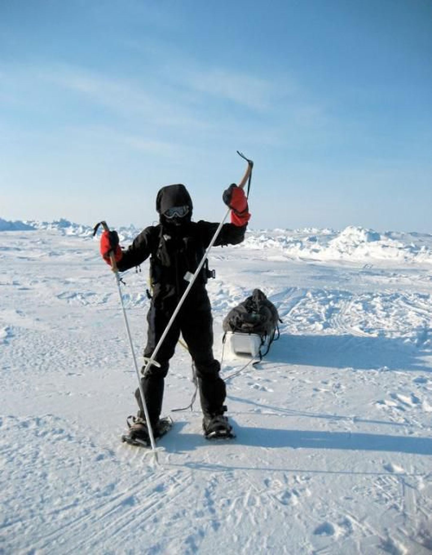 Путешественник на Северном полюсе. Иллюстративное фото.