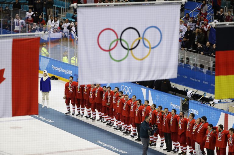 Venelaste auks tõusis vardasse olümpialipp ja mängiti olümpiahümni.