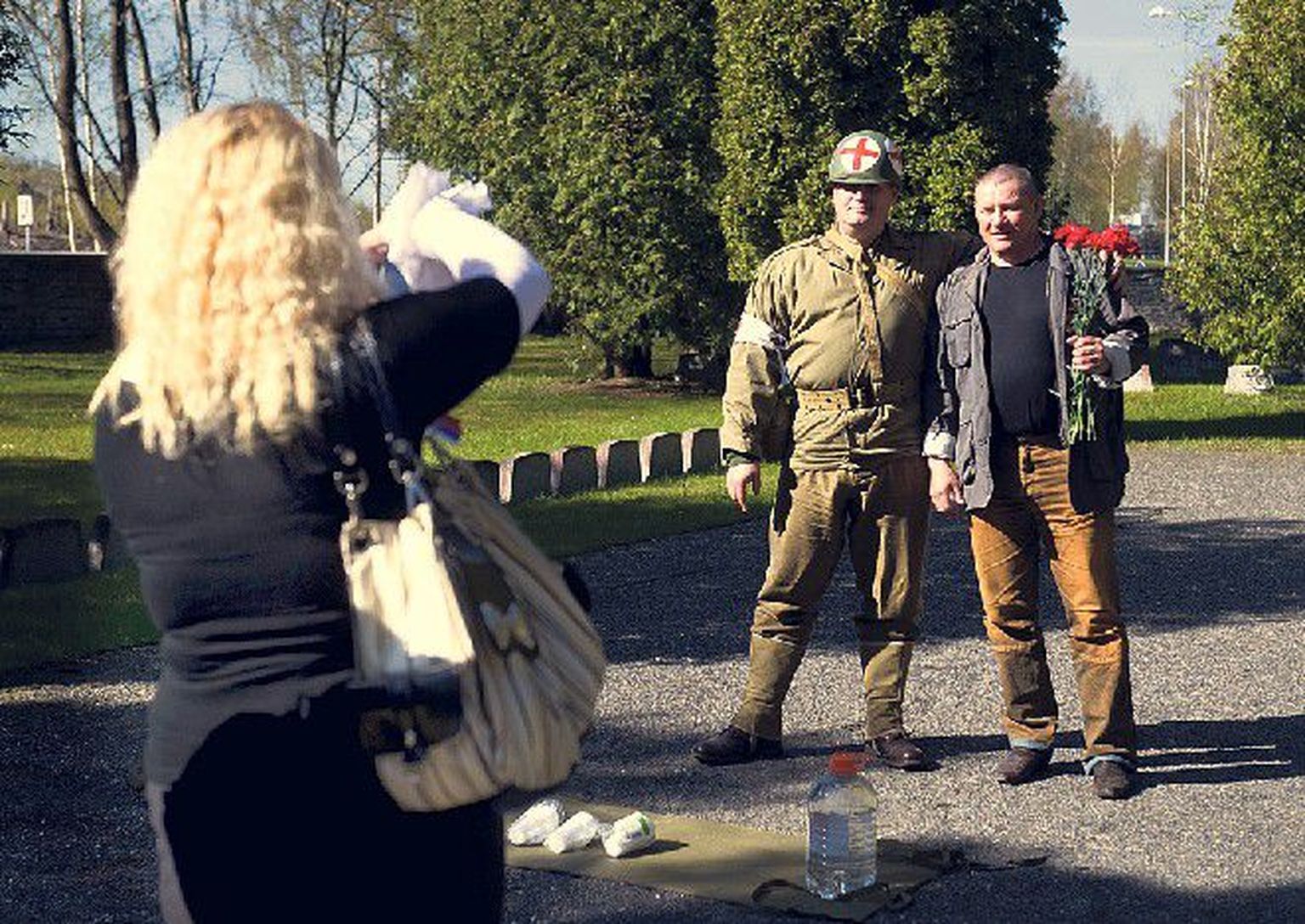 Tubli mees: Ameerika jalaväelase vormis Aleksei Ruljov leiab, et mäletamist väärivad kõik liitlasvägede sõdurid, kes fašismi vastu võitlesid. Pidupäeva puhul lubas ta end meelsasti soovijatega pildistada.