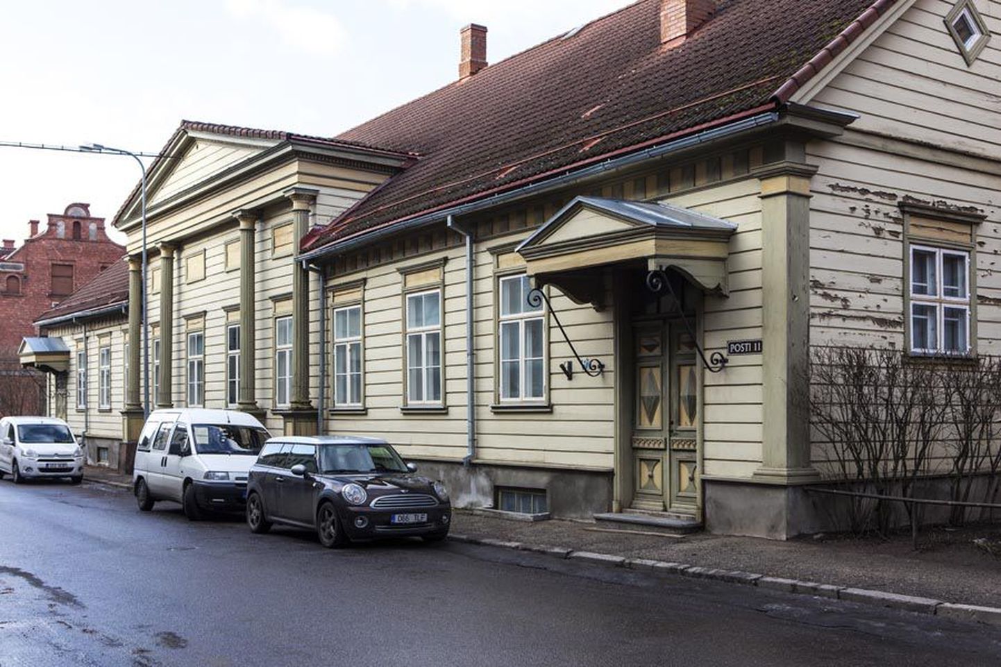 Praegu on Posti tänav 11 maja küll tühi, kuid juba augustis võib sinna Männimäelt kolida Viljandi kunstikool. Uut õppeaastat on ruumides plaanis alustada septembrist.