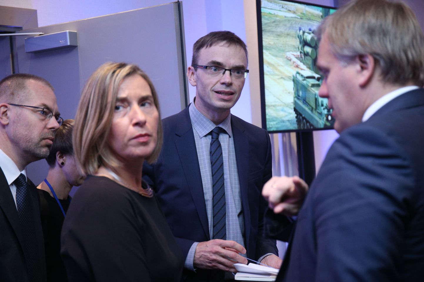 ELi kõrge esindaja Federica Mogherini, välisminister Sven Mikser ja Euroopa Komisjoni Tallinna esinduse juht Keit Kasemets.