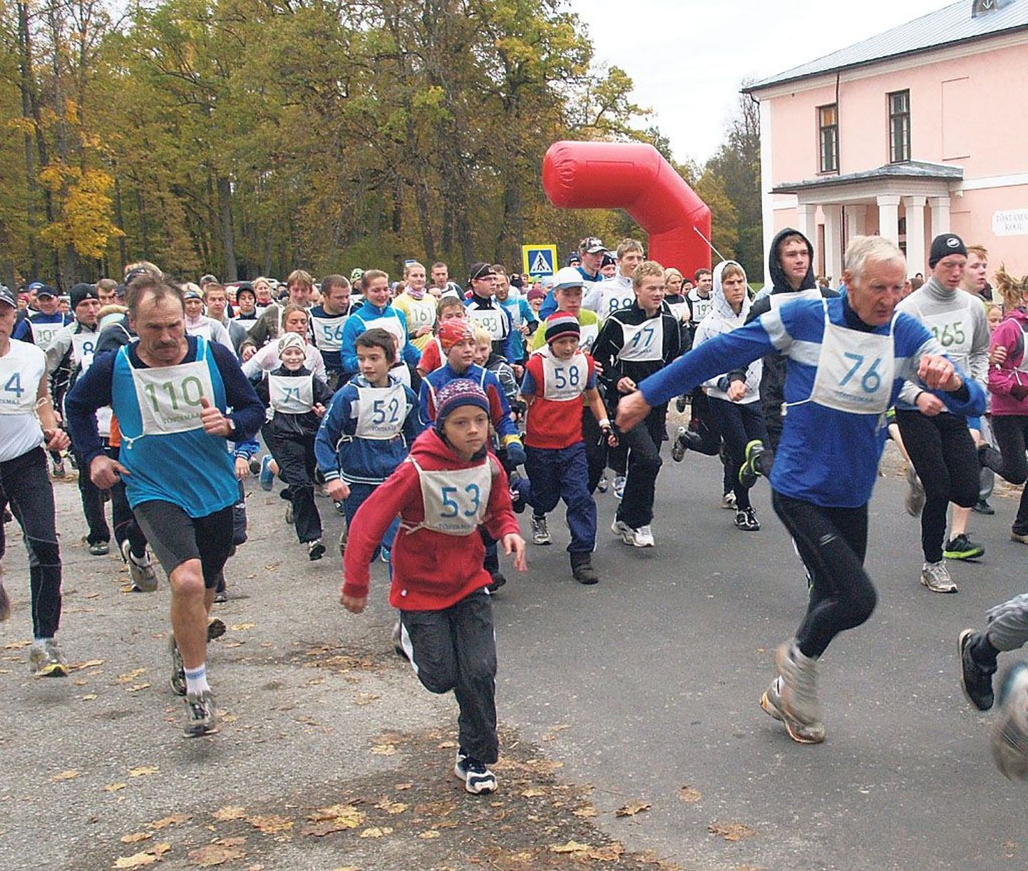 Täna juba 29. korda toimuv Tõstamaa valla jooks toob kokku paarsada jooksusõpra, kelle seast leiab suurema osa Pärnumaa kõvematest jooksumeestest.